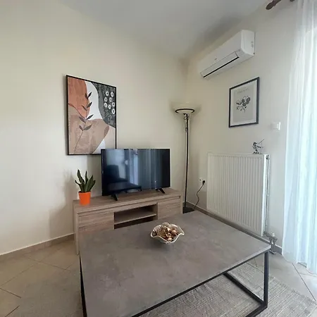 Theros Kalamitsa Apartment *
